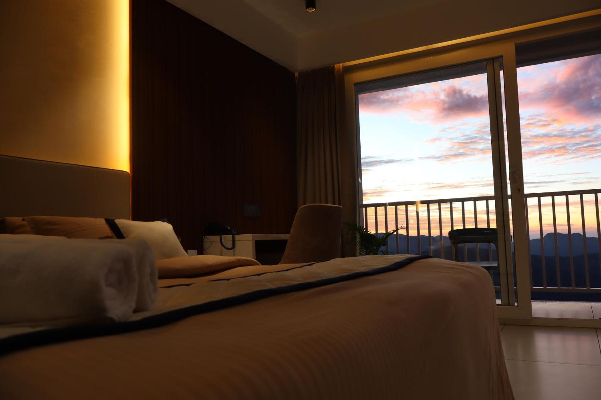 The Clouds End Hotel Devikolam Luaran gambar